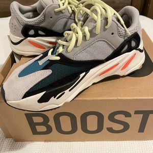 700 Boost - Yeezy Adidas